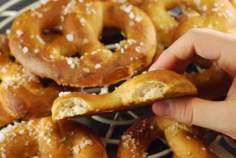 BRETZELS DE CHRISTOPHE FELDER LA MAIN À LA PÂTE Come conmigo