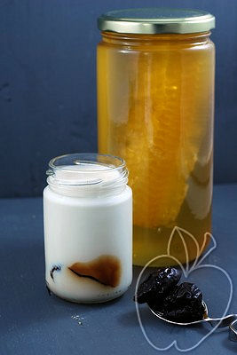 Yogur de ciruelas pasas y miel (2)